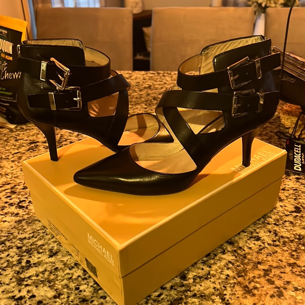 Michael Kors pump